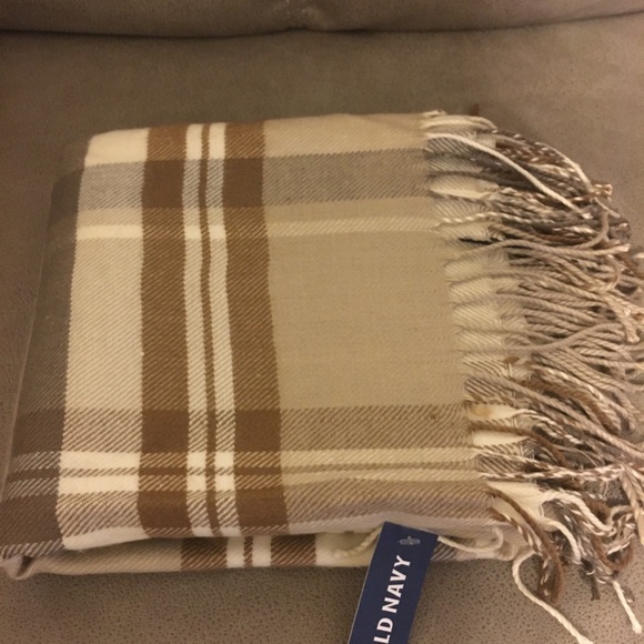 Two Checkered Shawl Wraps - Picture 5 of 6